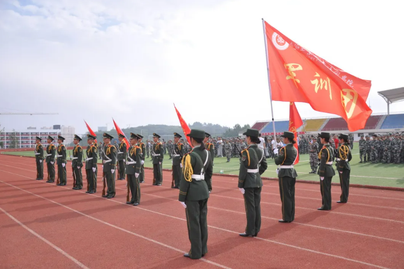 乘風(fēng)破浪戎裝起航 綻放青春士氣昂揚——學(xué)院舉行2021級中職新生軍訓(xùn)開訓(xùn)儀式