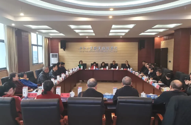 情系桑榆重晚晴 尊師敬老暖人心  學(xué)院召開離退休領(lǐng)導(dǎo)、教師座談會