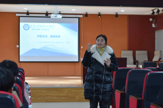 今天這里下了一場(chǎng)心理咨詢“及時(shí)雨”