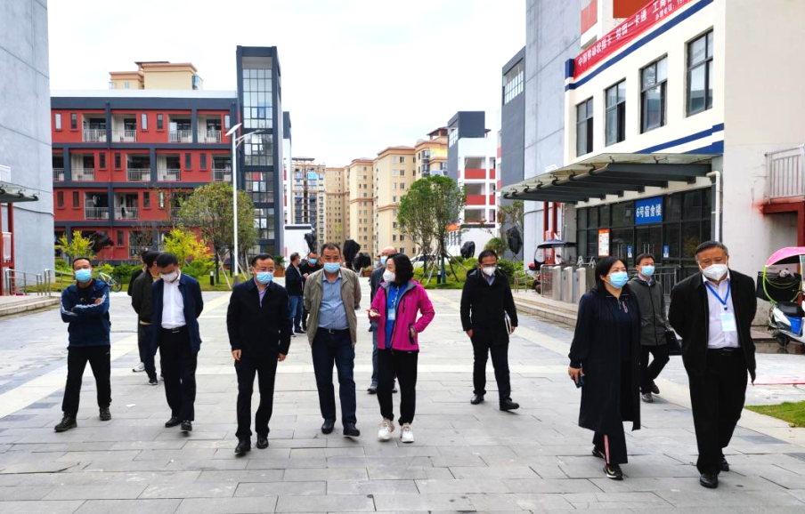 畢節(jié)市人民政府辦公室副主任金莉、畢節(jié)市教育局副局長何友國一行到我院檢查指導(dǎo)疫情防控工作