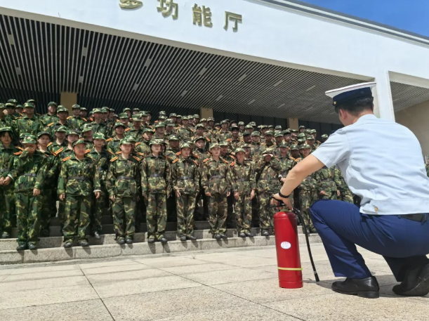 畢節(jié)工業(yè)職業(yè)技術學院開展安全知識培訓暨滅火演練