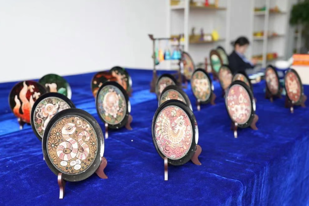 競賽進(jìn)行時｜我院開展黔西北民族民間工藝技藝體驗活動，技能大賽與文化傳承同行